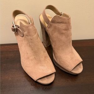 Reports tan peep toe heels size 8